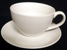 Lade das Bild in den Galerie-Viewer, CAPPUCCINO UNTERTASSE "White Basics" - Porzellan, Modernes Einfärbiges Form Dekor
