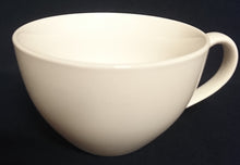 Lade das Bild in den Galerie-Viewer, CAPPUCCINO KAFFEETASSE POTT "White Basics"- Porzellan, Modernes Einfärbiges Form Dekor