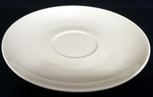 Lade das Bild in den Galerie-Viewer, CAPPUCCINO UNTERTASSE "White Basics" - Porzellan, Modernes Einfärbiges Form Dekor