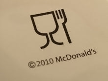 Lade das Bild in den Galerie-Viewer, KAFFEETASSE "Mc Cafe" - Keramik / Steingut, Mc Cafe Espressionist Schriftzug Mc Donalds Zeichen Motiv Dekor