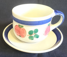 Lade das Bild in den Galerie-Viewer, KAFFEETASSE - Keramik / Steingut, "Ammerland Ceracron Sekunda" - Keramik / Steingut, Apfel Äpfel Zweige Blätter Linien Striche Balken Motiv Dekor