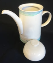 Lade das Bild in den Galerie-Viewer, KAFFEEKANNE MIT DECKEL "Friesland" - Porzellan, Abstraktes Geometrisches Linien Dekor