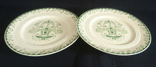 Lade das Bild in den Galerie-Viewer, 2er Set UNTERTASSEN "Sekunda Jeverland Reepsholt"- Porzellan, Relief Pflanzen Wappen Dekor