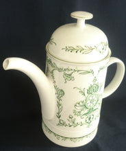 Lade das Bild in den Galerie-Viewer, KAFFEEKANNE MIT DECKEL "Sekunda Jeverland Reepsholt"- Porzellan, Relief Pflanzen Wappen Dekor