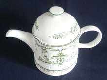 Lade das Bild in den Galerie-Viewer, TEEKANNE MIT DECKEL "Sekunda Jeverland Reepsholt"- Porzellan, Relief Pflanzen Wappen Dekor