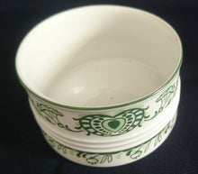 Lade das Bild in den Galerie-Viewer, ZUCKERDOSE OHNE DECKEL "Sekunda Jeverland Reepsholt"- Porzellan, Relief Pflanzen Wappen Dekor