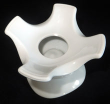 Lade das Bild in den Galerie-Viewer, KERZENSTÄNDER - Porzellan, Abstrakter Relief Rand Dekor (G)