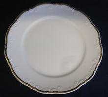 Lade das Bild in den Galerie-Viewer, DESSERTTELLER - Porzellan, Relief Goldrand Dekor