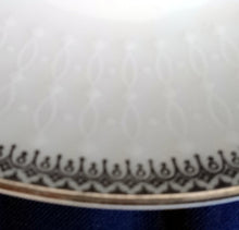 Lade das Bild in den Galerie-Viewer, 2er Set 3er KAFFEEGEDECKE - Porzellan, Platinrand Abstrakter Geometrisches Muster Relief Dekor