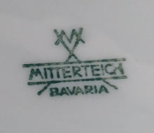 Lade das Bild in den Galerie-Viewer, DESSERTTELLER - Porzellan, Flora Rosenblumen Blüten Pflanzen Motiv Dekor