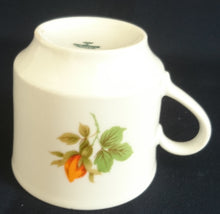 Lade das Bild in den Galerie-Viewer, 2er Set KAFFEETASSEN - Porzellan, Flora Blumen Blüten Rosen Knospen Pflanzen Motiv Dekor