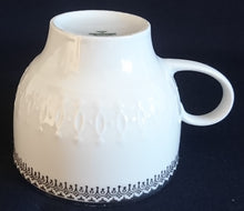 Lade das Bild in den Galerie-Viewer, 3er KAFFEEGEDECK - Porzellan, Platinrand Abstrakter Geometrisches Muster Relief Dekor