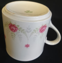 Lade das Bild in den Galerie-Viewer, KAFFEETASSE - Porzellan, Flora Ranken Blumen Blüten Pflanzen Blatt Blätter Motiv Dekor