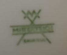 Lade das Bild in den Galerie-Viewer, KAFFEETASSE - Porzellan, Flora Ranken Blumen Blüten Pflanzen Blatt Blätter Motiv Dekor