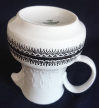 Lade das Bild in den Galerie-Viewer, MILCHKÄNNCHEN - Porzellan, Platinrand Abstrakter Geometrisches Muster Relief Dekor