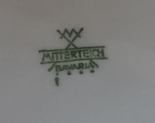 Lade das Bild in den Galerie-Viewer, SUPPENTELLER - Porzellan, Platinrand Abstrakter Geometrisches Muster Relief Dekor