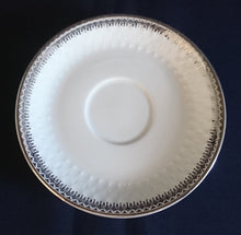 Lade das Bild in den Galerie-Viewer, 2er Set 3er KAFFEEGEDECKE - Porzellan, Platinrand Abstrakter Geometrisches Muster Relief Dekor