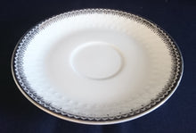 Lade das Bild in den Galerie-Viewer, 3er KAFFEEGEDECK - Porzellan, Platinrand Abstrakter Geometrisches Muster Relief Dekor