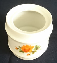 Lade das Bild in den Galerie-Viewer, 2er Set MILCHKÄNNCHEN & ZUCKERDOSE OHNE DECKEL - Porzellan, Flora Pflanzen Rosenblumen Blüten Motiv Relief Rand Dekor