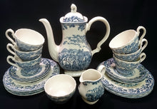 Lade das Bild in den Galerie-Viewer, MILCHKÄNNCHEN "Country Life" - Keramik / Steingut (Fine Staffordshire Ware), Englisches Landleben Scenen Motiv Dekor, Hand graviert