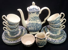 Lade das Bild in den Galerie-Viewer, 4er Set KAFFEEKANNE MIT DECKEL / MILCHKÄNNCHEN / ZUCKERSCHALE "Country Life" - Keramik / Steingut (Fine Staffordshire Ware), Englisches Landleben Scenen Motiv Dekor, Hand graviert
