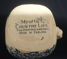 Lade das Bild in den Galerie-Viewer, MILCHKÄNNCHEN "Country Life" - Keramik / Steingut (Fine Staffordshire Ware), Englisches Landleben Scenen Motiv Dekor, Hand graviert