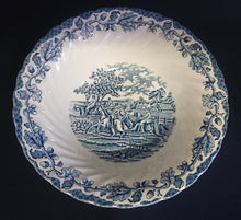 Lade das Bild in den Galerie-Viewer, 2er Set SCHÜSSELN "Country Life" - Keramik / Steingut (Fine Staffordshire Ware), Englisches Landleben Scenen Motiv Dekor, Hand graviert