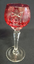 Lade das Bild in den Galerie-Viewer, GETRÄNKEGLAS - 24% Pbo Bleikristall, Mattierter Schliff Weintrauben Abstrakt Dekor (Red)
