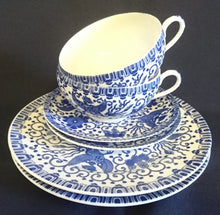 Lade das Bild in den Galerie-Viewer, 2er Set DESSERTTELLER - Porzellan, Abstraktes Girlanden Vogel Blumenblüten Motiv Dekor