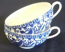 Lade das Bild in den Galerie-Viewer, 2er TEEGEDECK - Porzellan, Abstraktes Girlanden Vogel Blumenblüten Motiv Dekor