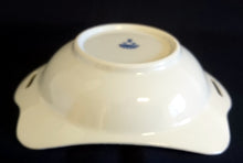 Lade das Bild in den Galerie-Viewer, GEBÄCKSCHALE - Porzellan, Abstraktes Girlanden Vogel Blumenblüten Motiv Dekor