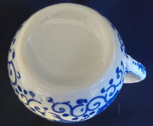 Lade das Bild in den Galerie-Viewer, 5er Set TEEKANNE MIT DECKEL + MILCHKÄNNCHEN + ZUCKERDOSE MIT DECKEL - Porzellan, Abstraktes Girlanden Vogel Blumenblüten Motiv Dekor