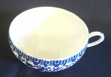 Lade das Bild in den Galerie-Viewer, 3er TEEGEDECK - Porzellan, Abstraktes Girlanden Vogel Blumenblüten Motiv Dekor