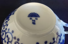 Lade das Bild in den Galerie-Viewer, 2er TEEGEDECK - Porzellan, Abstraktes Girlanden Vogel Blumenblüten Motiv Dekor