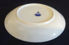 Lade das Bild in den Galerie-Viewer, 2er Set UNTERTASSEN - Porzellan, Abstraktes Girlanden Vogel Blumenblüten Motiv Dekor