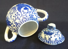 Lade das Bild in den Galerie-Viewer, 3er Set MILCHKÄNNCHEN & ZUCKERDOSE MIT DECKEL - Porzellan, Abstraktes Girlanden Vogel Blumenblüten Motiv Dekor