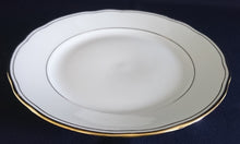 Lade das Bild in den Galerie-Viewer, 2er Set DESSERTTELLER - Porzellan, Mehrfacher Goldränder Gewölbter Tellerand Dekor
