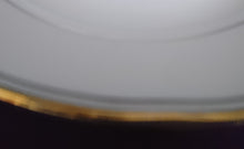 Lade das Bild in den Galerie-Viewer, 2er Set DESSERTTELLER - Porzellan, Mehrfacher Goldränder Gewölbter Tellerand Dekor