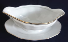 Lade das Bild in den Galerie-Viewer, SAUCIER - Porzellan, Klassisch Goldrand Dekor