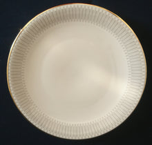 Lade das Bild in den Galerie-Viewer, DESSERTTELLER - Porzellan, Goldrand Linien Striche Punkte Relief Motiv Dekor