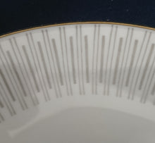 Lade das Bild in den Galerie-Viewer, UNTERTASSE - Porzellan, Goldrand Linien Striche Punkte Relief Motiv Dekor