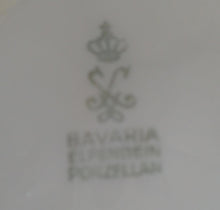 Lade das Bild in den Galerie-Viewer, UNTERTASSE - Porzellan, Goldrand Linien Striche Punkte Relief Motiv Dekor