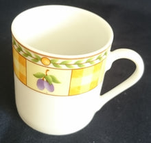 Lade das Bild in den Galerie-Viewer, 2er ESPRESSOGEDECK "Flirt" "Country Garden" - Porzellan, Meliertes Ranken Punktkreise Flora Pflaumen Geometrisches Motiv Dekor