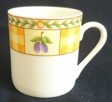 Lade das Bild in den Galerie-Viewer, 2er Set ESPRESSOTASSEN "Flirt" "Country Garden" - Porzellan, Meliertes Ranken Punktkreise Flora Pflaumen Geometrisches Motiv Dekor