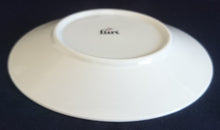 Lade das Bild in den Galerie-Viewer, 2er Set UNTERTASSEN "Flirt" - Porzellan, Weihnachten Advent Christ Tannenbaum Geschenke Sterne Schaukelpferd Zweige Linien Motiv Dekor