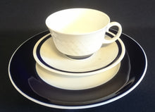 Lade das Bild in den Galerie-Viewer, UNTERTASSE - Fine China Porzellan, Echt Kobalt Klassisch Zweifarbig Dekor