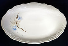 Lade das Bild in den Galerie-Viewer, SERVIERPLATTE - Porzellan, Ovale Form, Abstrakte Blumen Goldrand Relief Dekor