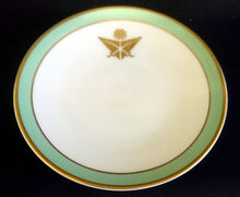 Lade das Bild in den Galerie-Viewer, ABLAGETELLERCHEN "Special Design" - Porzellan, Wappen Goldrand Streifen Dekor