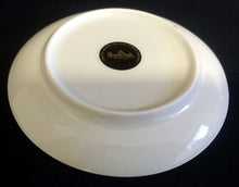 Lade das Bild in den Galerie-Viewer, ABLAGETELLERCHEN "Special Design" - Porzellan, Wappen Goldrand Streifen Dekor