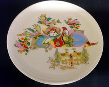Lade das Bild in den Galerie-Viewer, SAMMELTELLERCHEN UNTERSETZER - Porzellan, Orientalisches Personen Geige Cello Vogel Motiv Dekor, Björn Wiinblad Designer